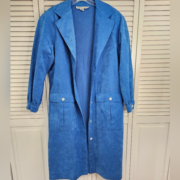 Vintage Women's Blue Suede Coat with Shoulder Pads - Picture 10 of 10
